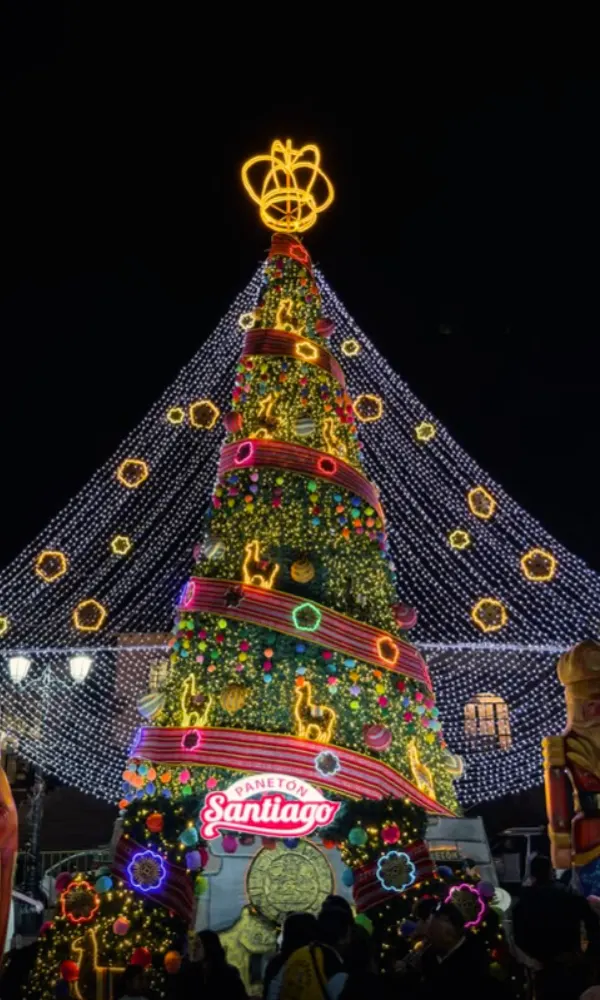 Árbol de Navidad Cusco Plaza Santiago