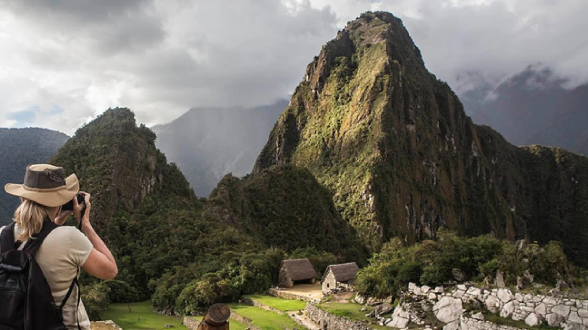 Machu Picchu con nubes