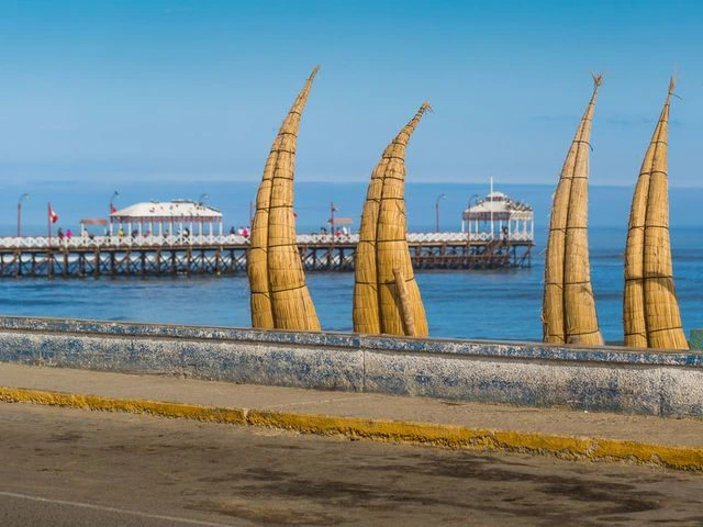 PLAYA HUANCHACO, TRUJILLO, PERÚ