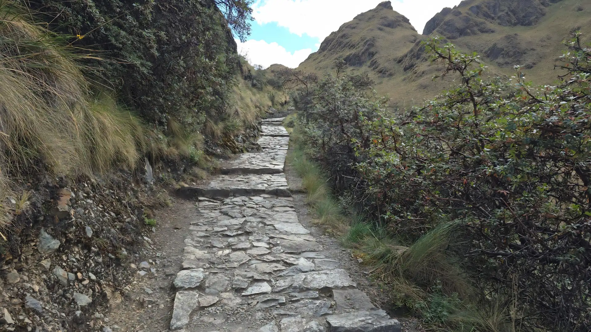 Quien construyo el camino inca a machu picchu