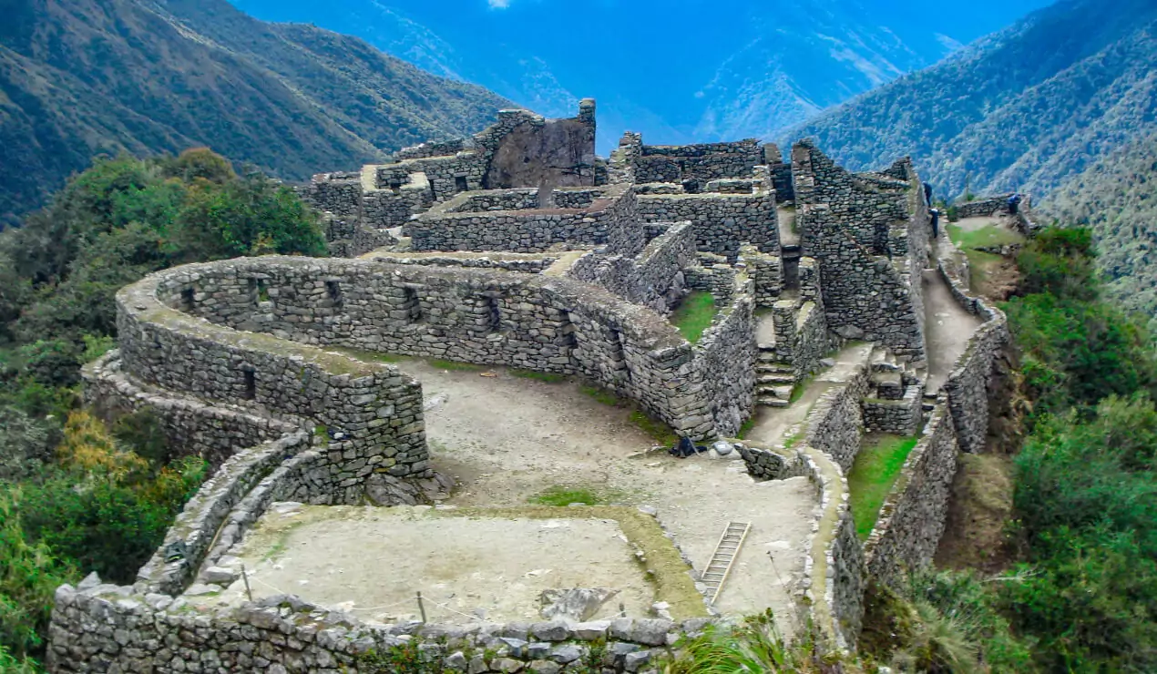 Sitio arqueológico de Sayacmarca en el Camino Inca