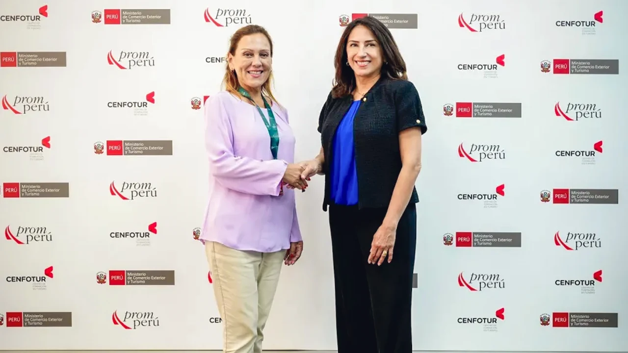 Teresa Mera, ministra de Turismo, se reunió con Jessica Vargas