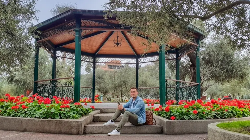 El Olivar Park, where a tourist can be seen enjoying a walk