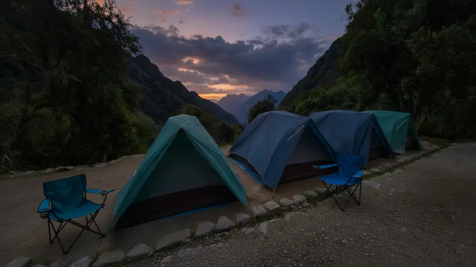 Primer campamaneto de descanso en el Camino Inca hacia Machu Picchu