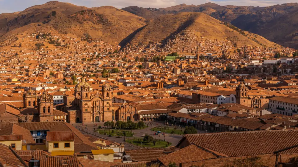 Ciudad de Cusco con los ultimo rayos solares