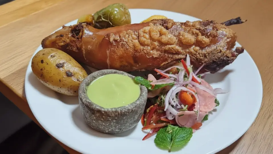 Cuy al horno tipco de Cusco muy consumido en cumpleaños y festividades familiares