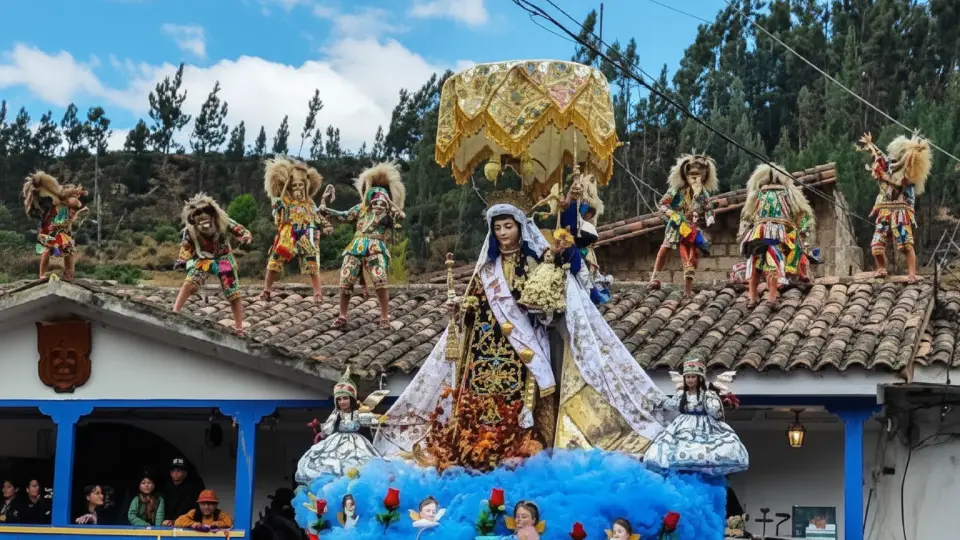 Celebracion de las fiestas de la virgen del carmen en Paucartambo