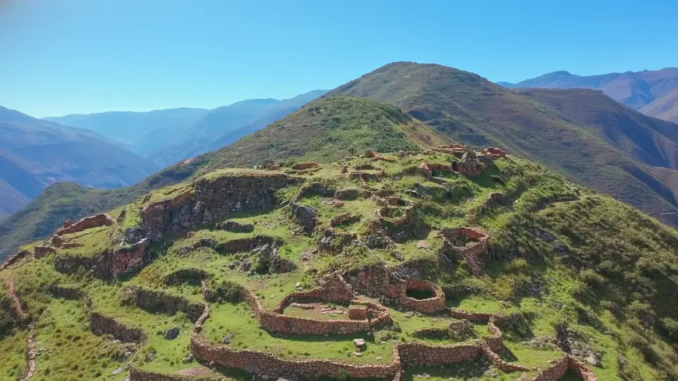Sitio arqueológico Inca de Achasgoto en Huánuco Perú