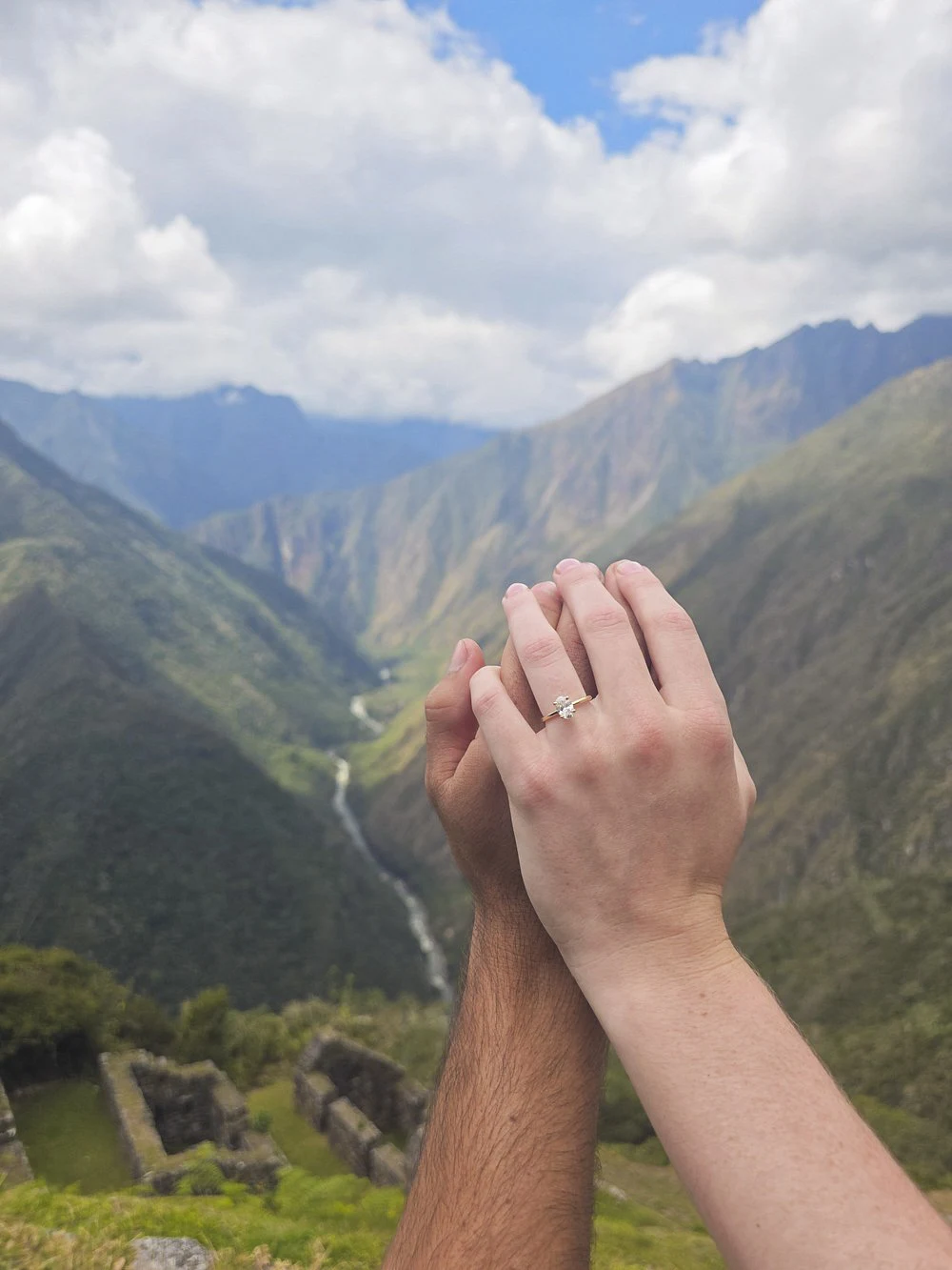 inca-trail-honeymoon-spiritual-connection-hands