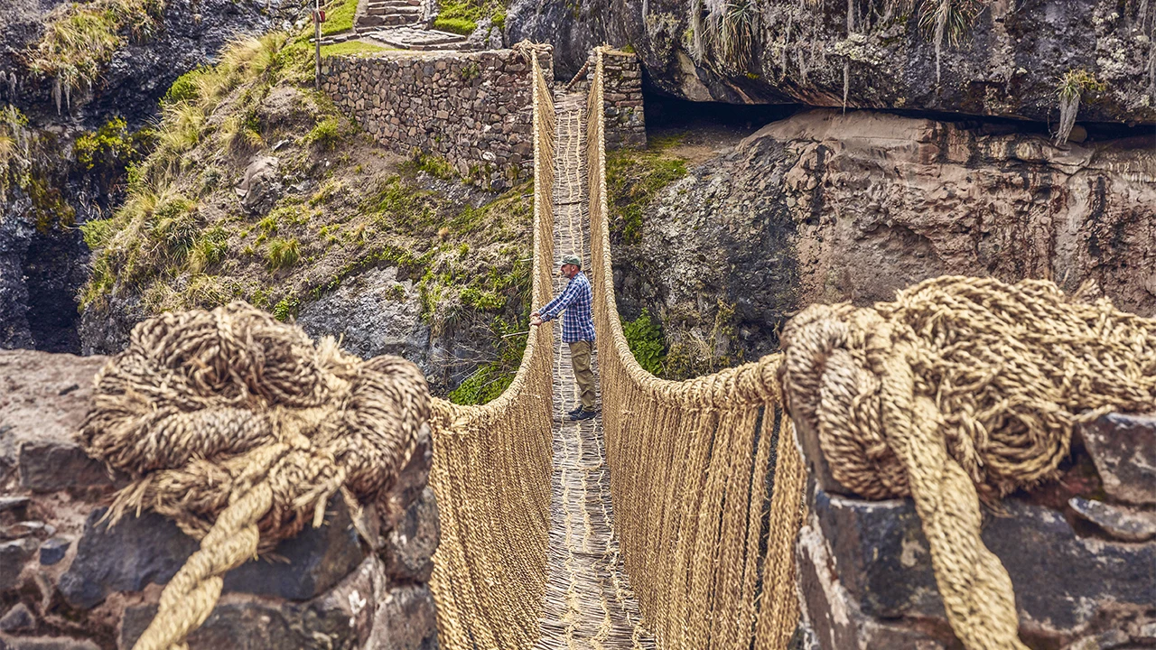 Officials and communities promote the renewal of the Inka Q’eswachaka Bridge as a sustainable tourist attraction.