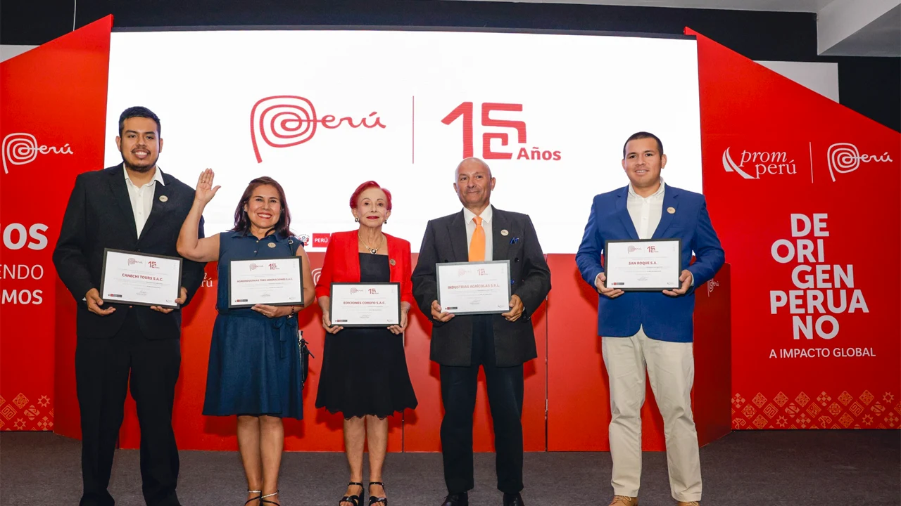 Marca Perú recibe el premio Marca País del Año 2026 en su aniversario 15