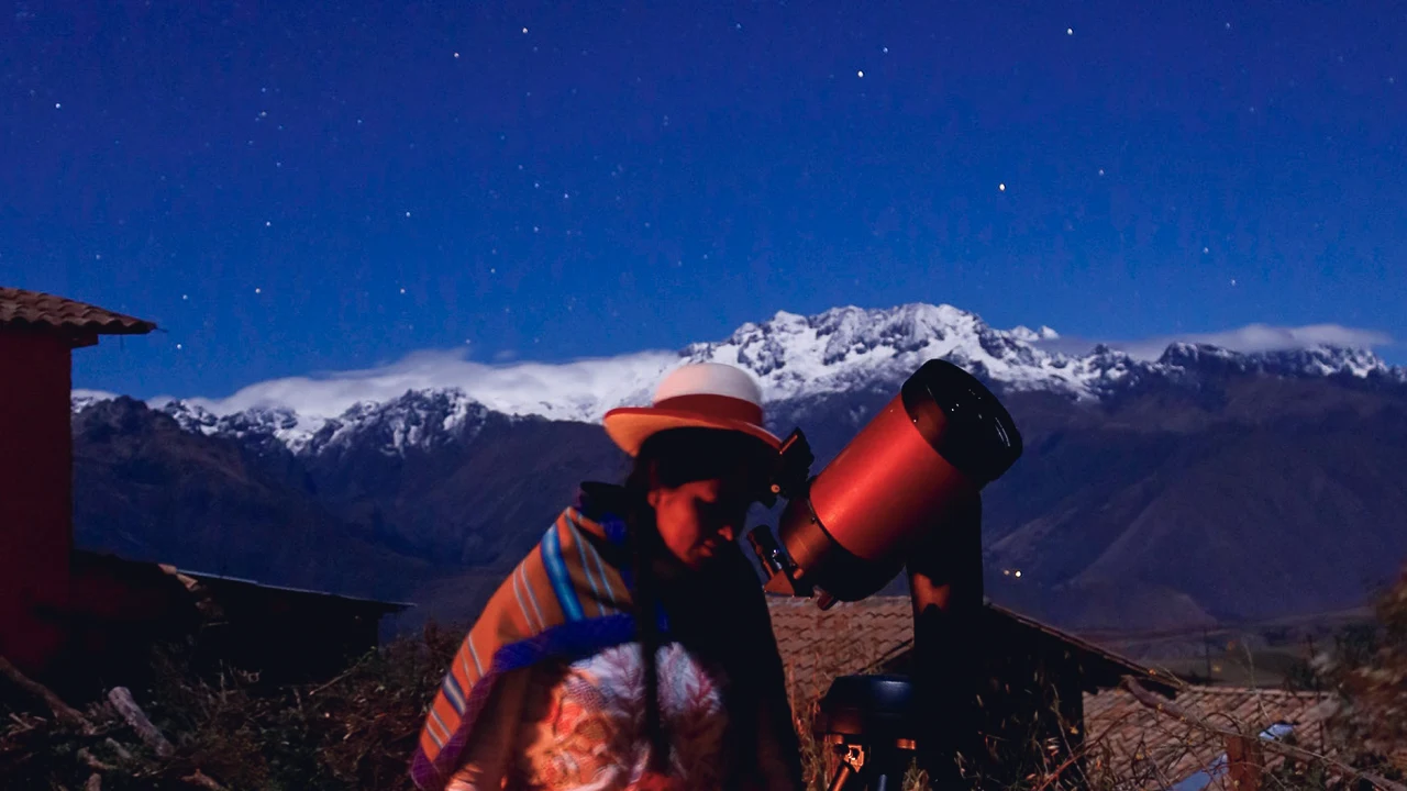 Starry sky over Peru linked to astrotourism and the ancient astronomical heritage of Misminay and Caral.