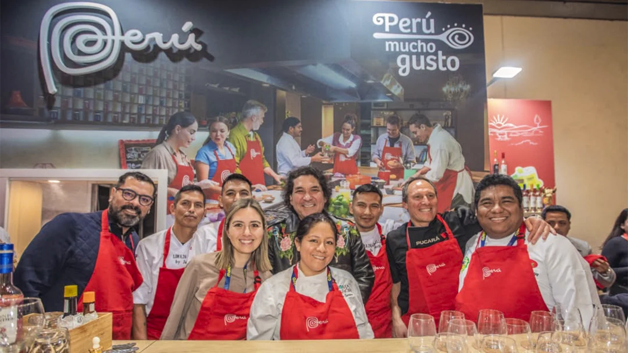 Peru’s stand at Madrid Fusión 2026 featuring Peruvian ingredients and chefs showcasing the country’s cuisine.