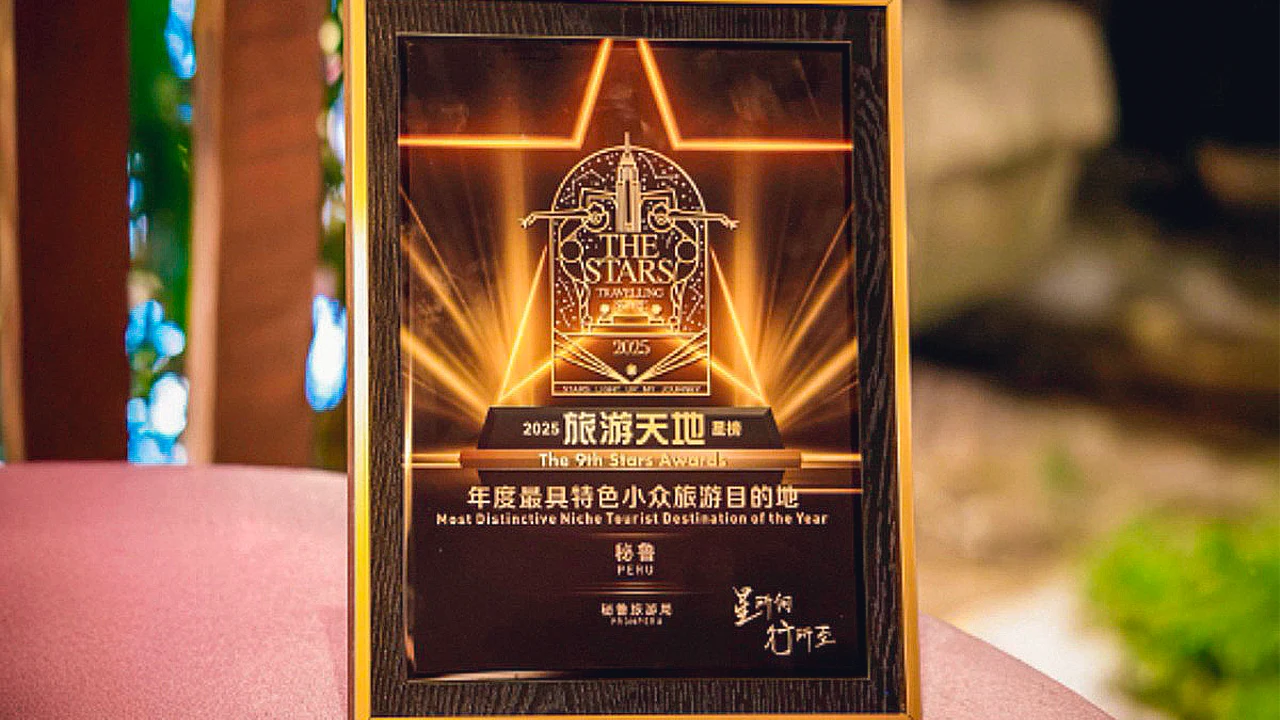 Representatives of a Chinese magazine award Peru for its cultural tourism offer