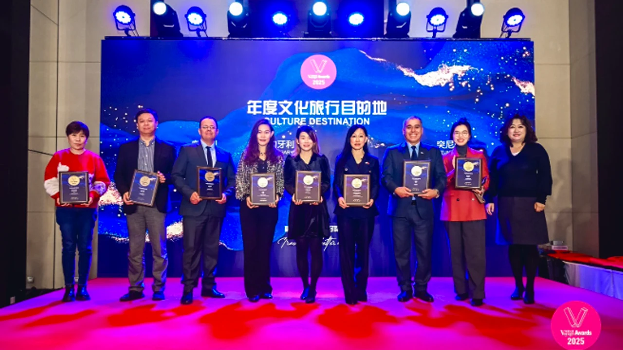 Peru delegation receives a tourism award in Beijing, China