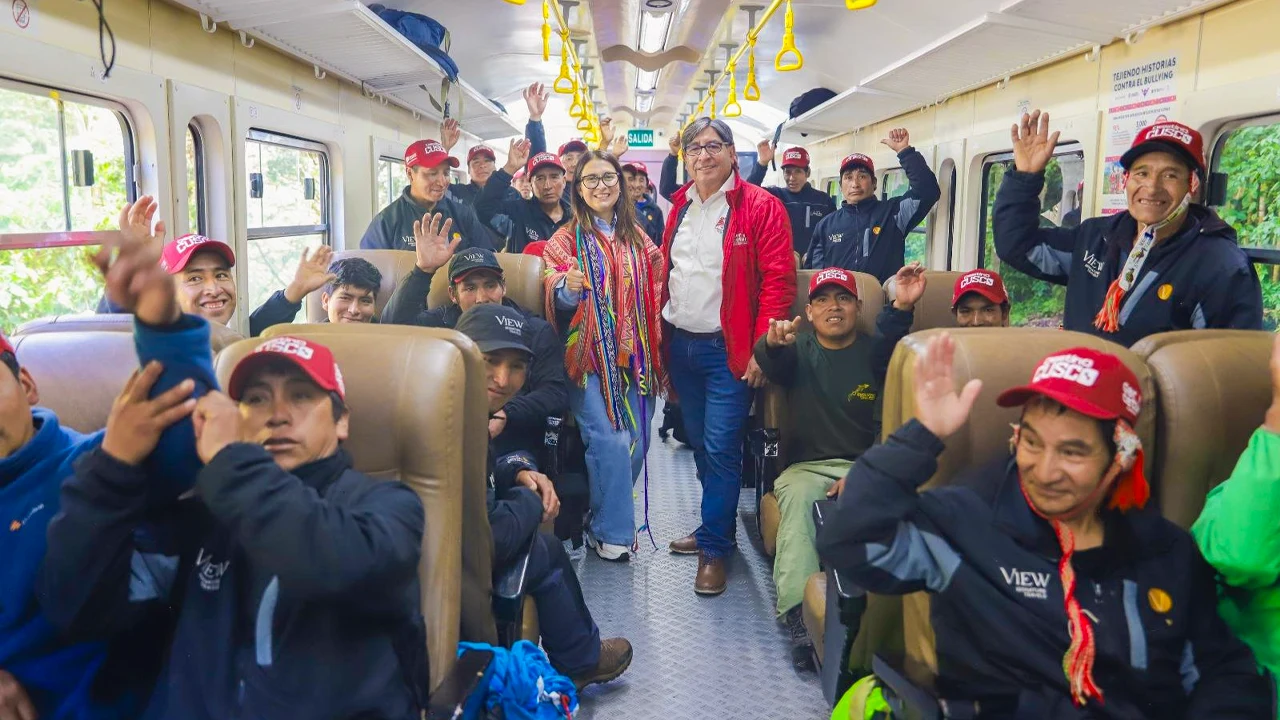 Porteadores en el tren