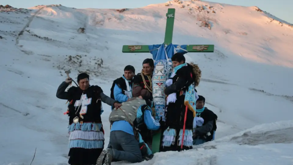 Ukukus punishing a pilgrim for causing disorder at the sanctuary of Qoyllority