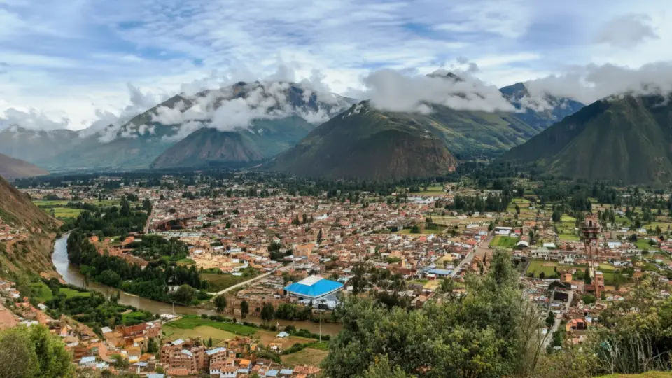 Foto desde el mirados hacia la ciuadda de Urubamba en el Valle Sagrado de los Incas