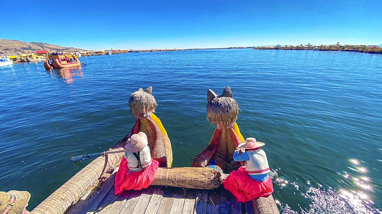 Women from Uros sailing in a totora reed boat
